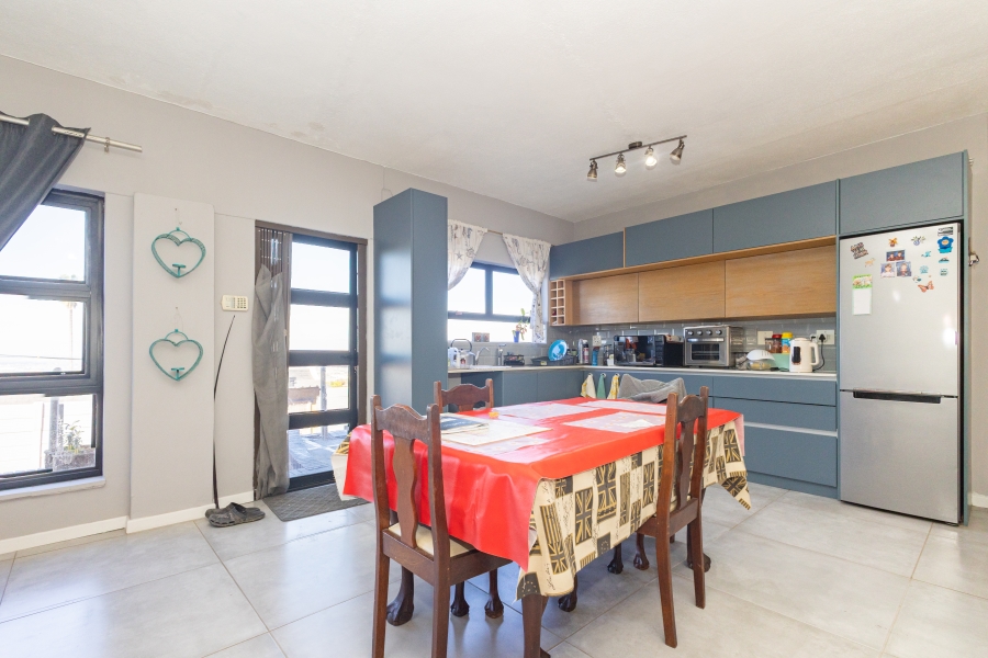 4 Bedroom Property for Sale in Loevenstein Western Cape